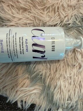 GIRL WOW FLO-ETRY Vital Natural Serum - White Bottle with Purple Logo